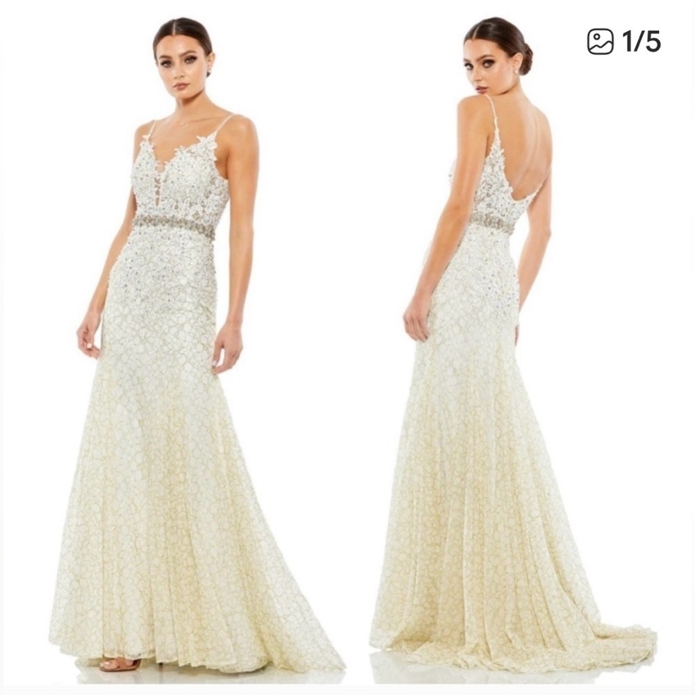 *Flawed Mac Duggal 79341 NWT Appliqué Sleeveless Plunge Neck Trumpet Gown